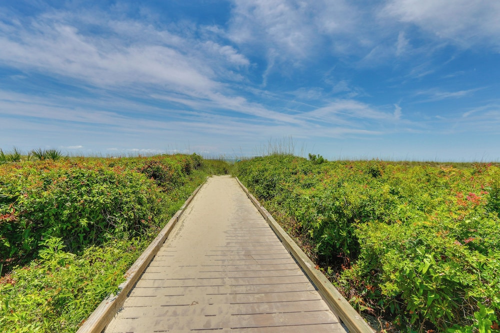 Steps to Beach & Pool: Hilton Head Island Condo!