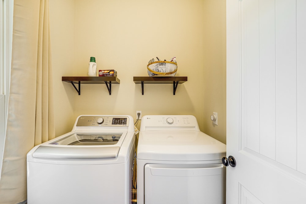 Gated Community w/ Perks: North Carolina Hideaway