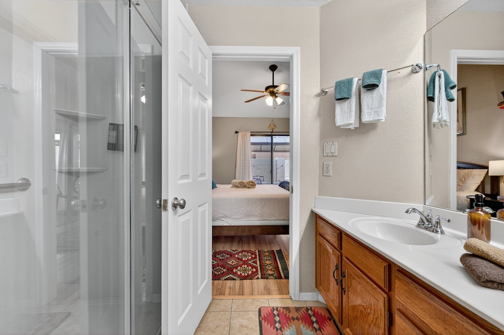 Tempe Oasis With Fire Pit & Bbq Lounge 2 Bedroom Home