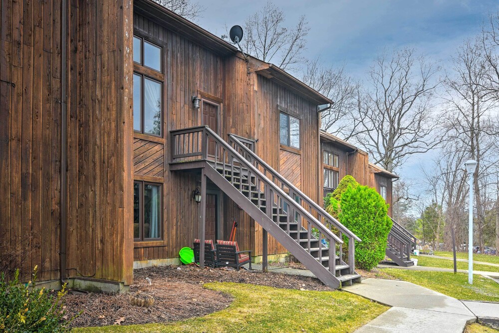 Vernon Township Home w/ Deck on Golf Course view 3