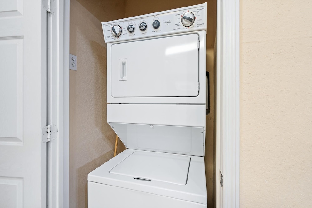 Tuscana Resort 2 Bedroom Condo Clubhouse Access 8 miles to Disney 2 Condo