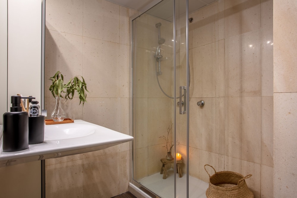 Wukro - 2 Bedrooms and Terrace in Chamber
