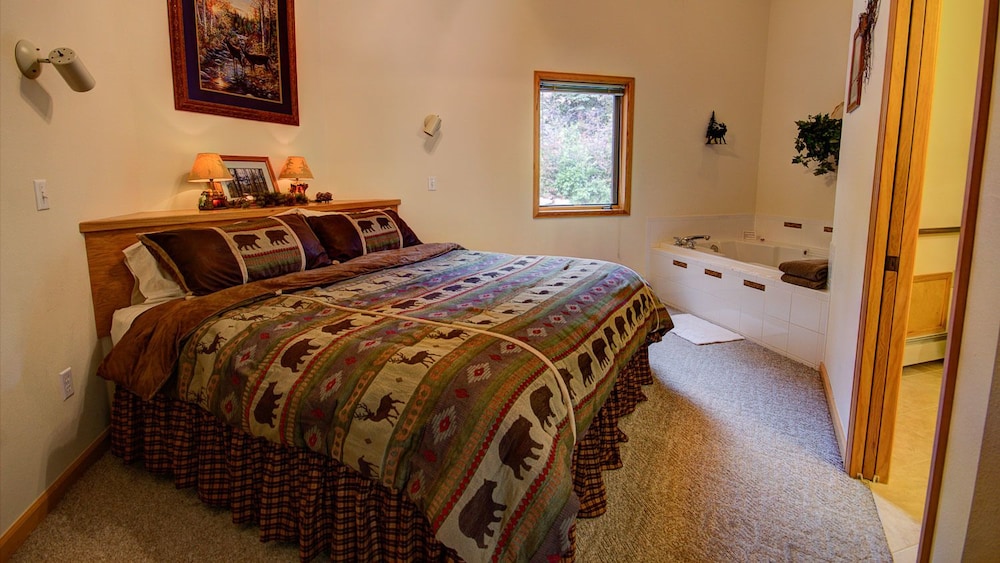 River Stone Resorts & Bear Paw Suites