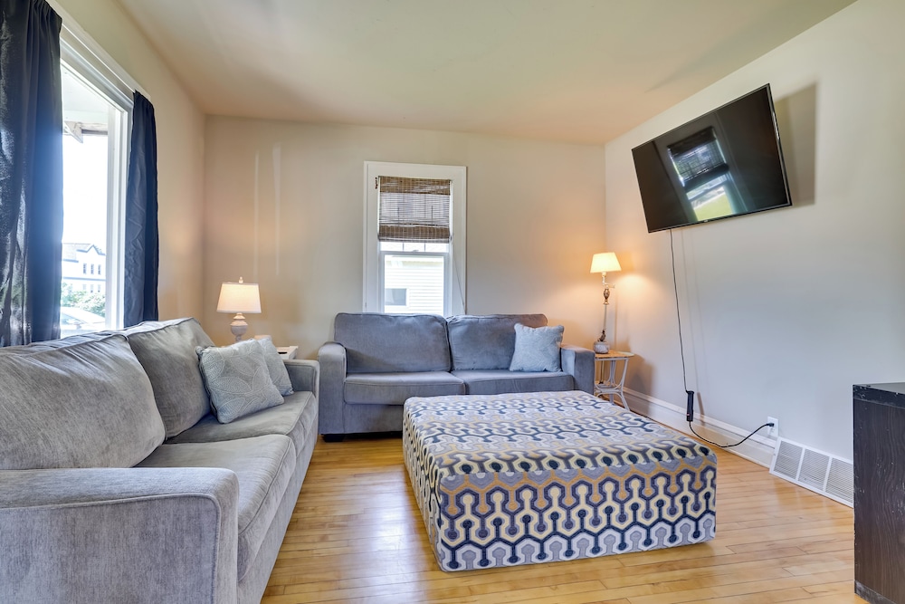 Gas Grill & Porch: Rural Hixton Vacation Home!