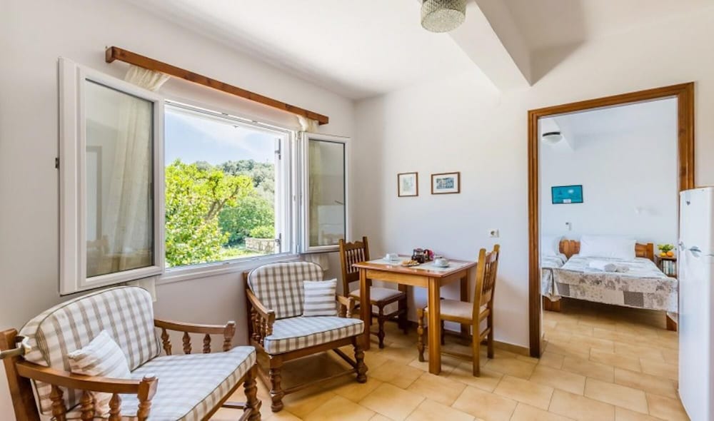 Spiros Walk to Beach Sea Views A C Wifi Car Not Required - 3427 view 4