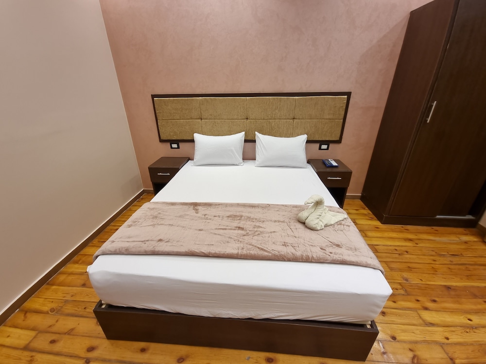 Cairo plaza 2 hotel