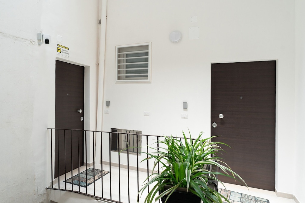 Nicolaus 204 - Grey Room by Wonderful Italy
