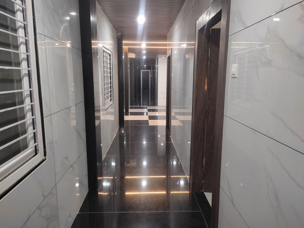 Hotel NVR Grand