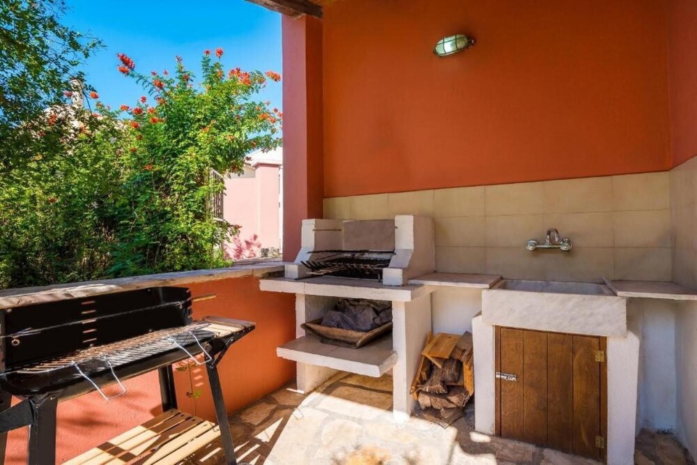 Secret Garden House - Private Garden With Pool view 2
