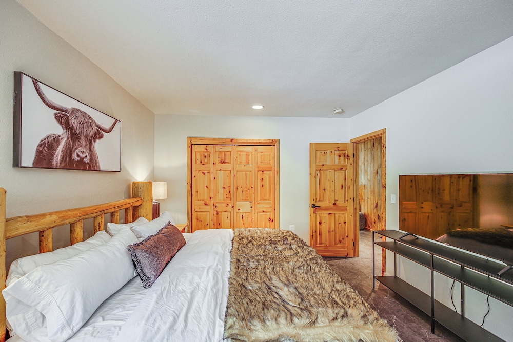 Luxury Cabin on Naches River, Near Mount Rainier!