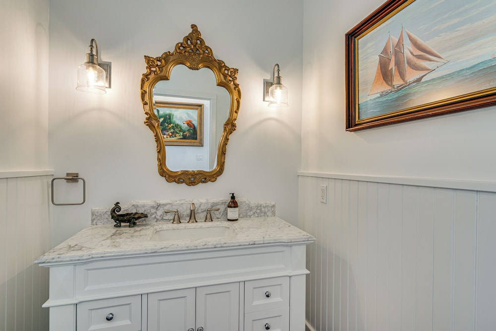 Luxe Pine Island Living: Historic Old Florida Gem!