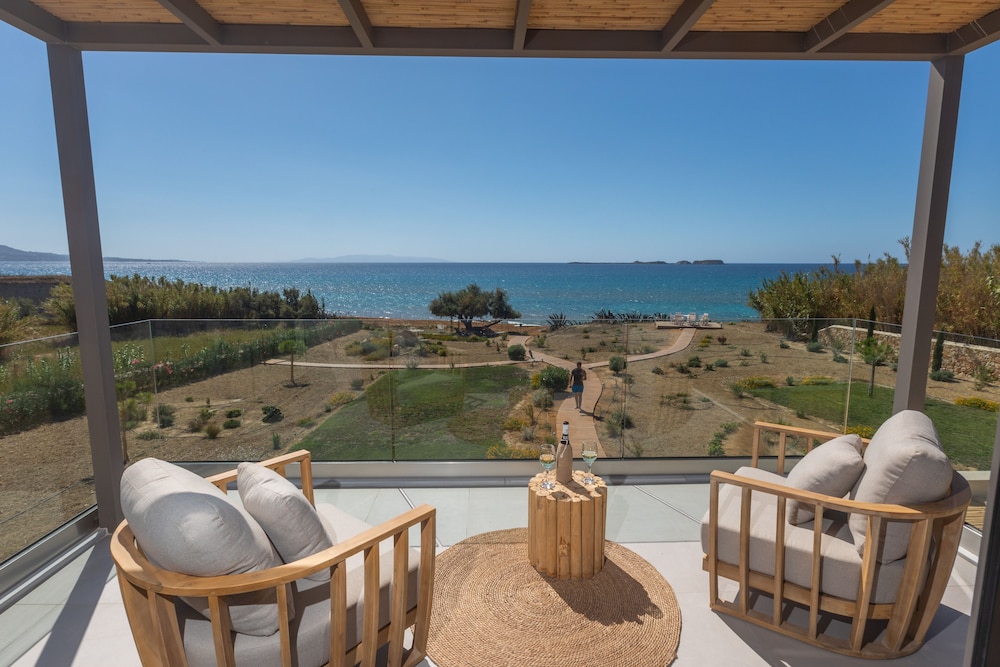 Grand Blue Beach Apartments & Suites view 4