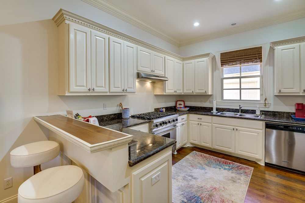 Oxford Vacations - Large, Elegant Home < 2 Miles to Ole Miss! - Property Image 24