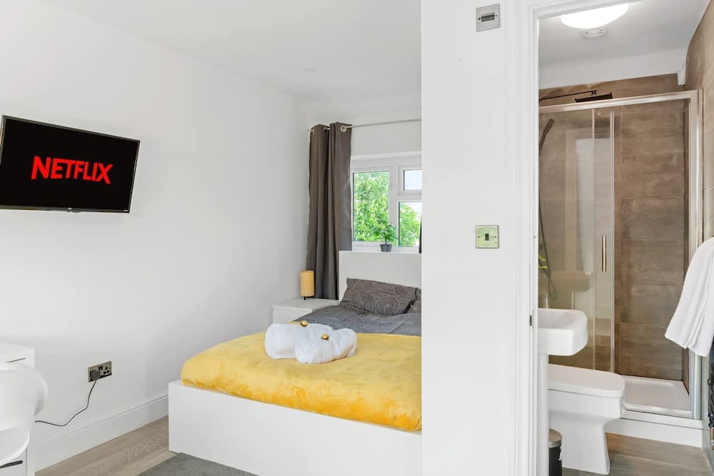 4 Bedrooms - 3 Bathrooms House