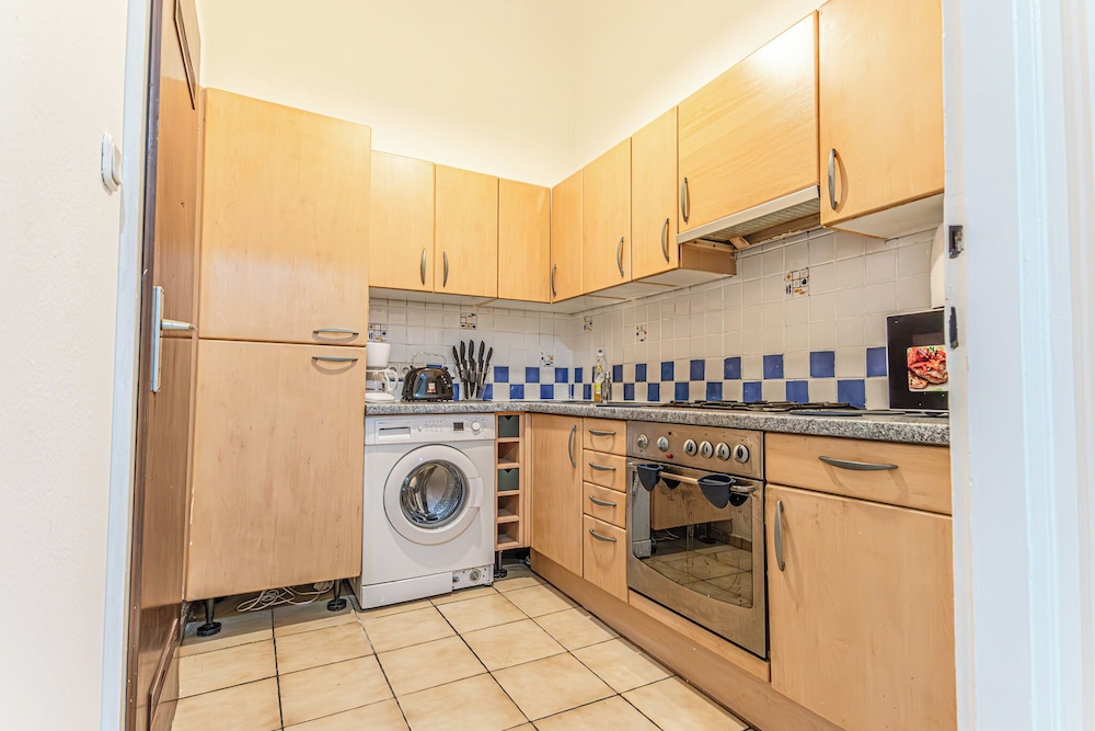 Cozy 2BR Apt Prime Central Spot