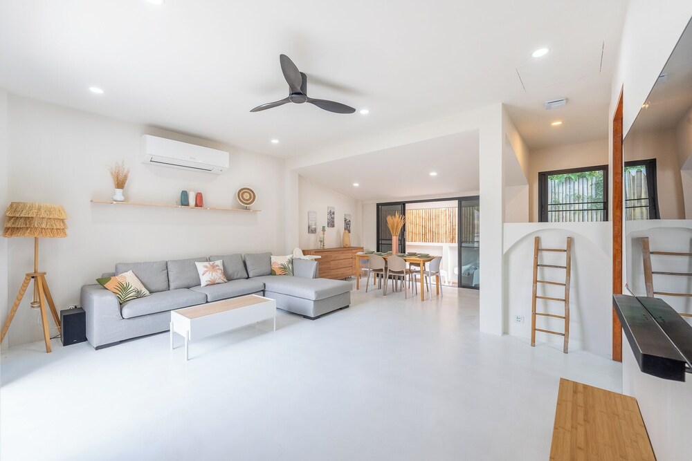 Stylish Rooftop Pool Villa Sea View V211