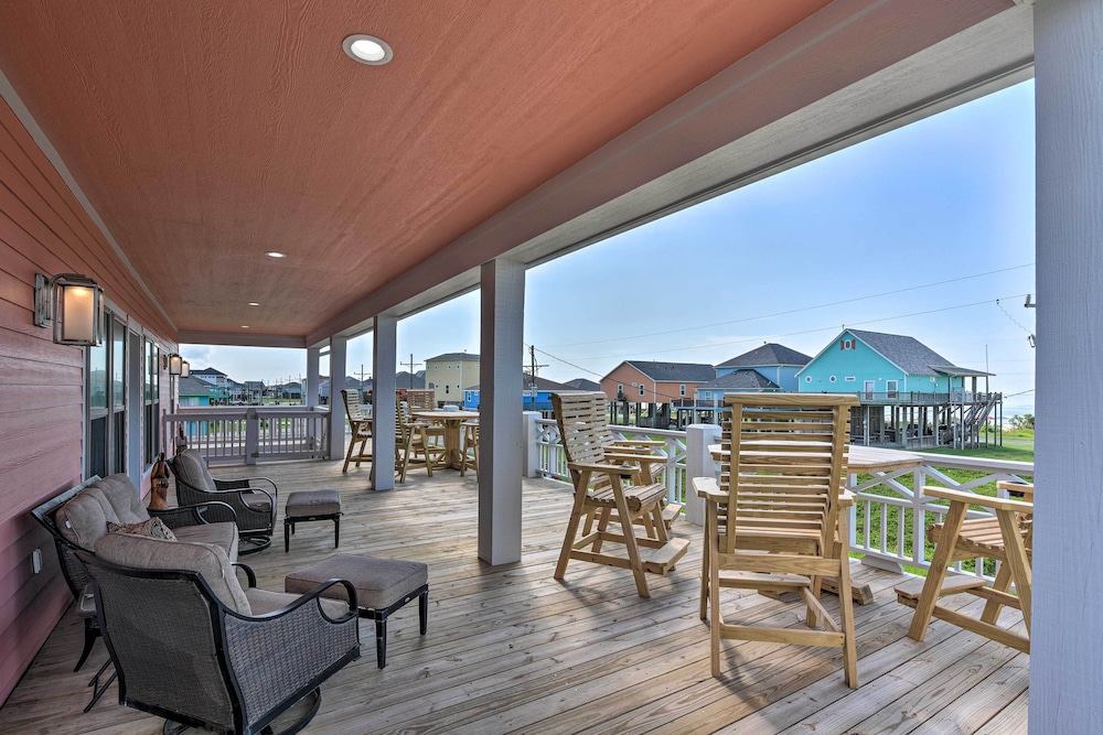 Ocean View + Wraparound Deck: Crystal Beach Home! view 4