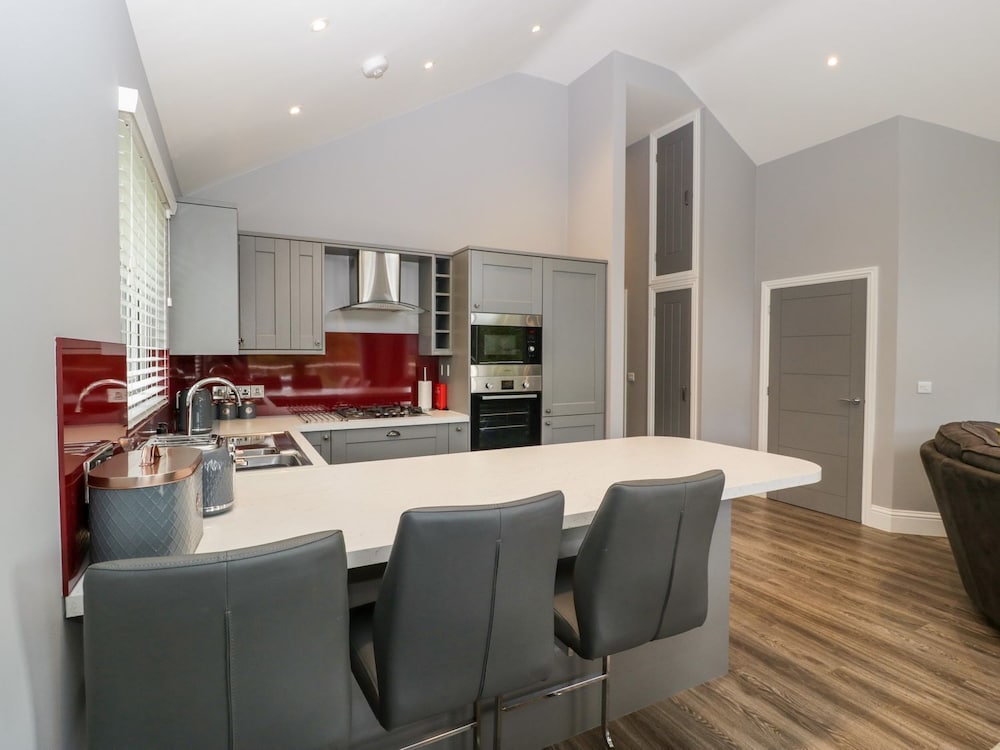 2 Oak Park