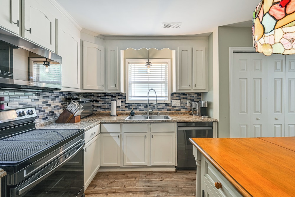 < 1 Mi to River & Downtown Belmont: Cozy Cottage