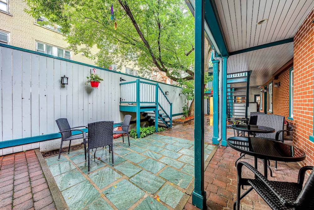 Beautiful Vieux Quebec 2 Bed Apt