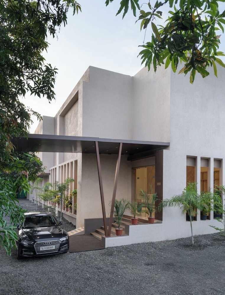 Gir Aatithya Clarks Inn
