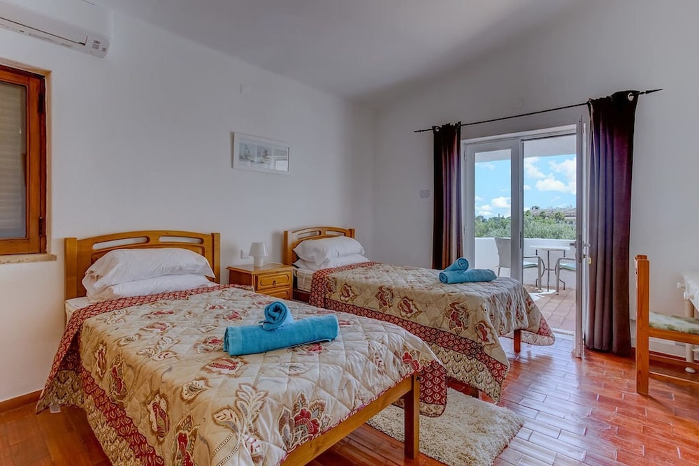 Villa Vale Verde 5 Bedroom Villa 10 min Walk to