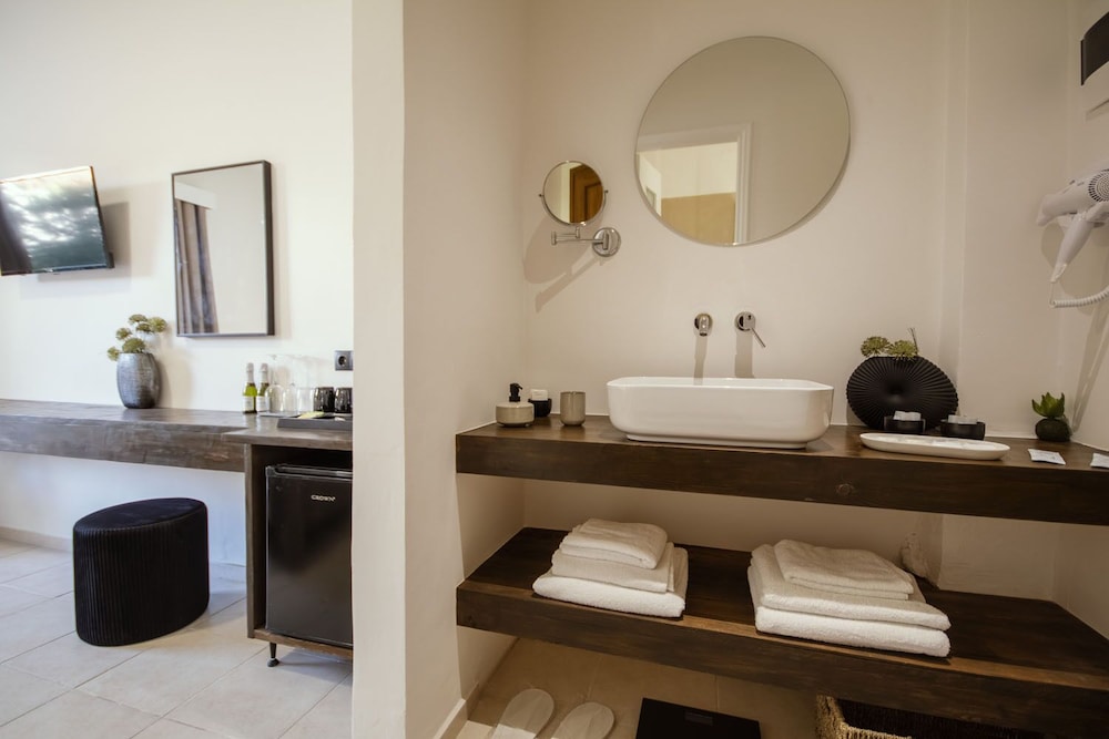 ELEONAS  bohotel
