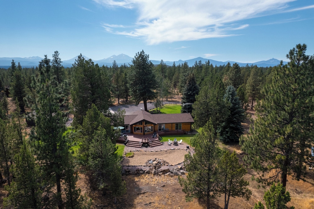 High-end Cabin 3BR 30min to Hoodoo Ski