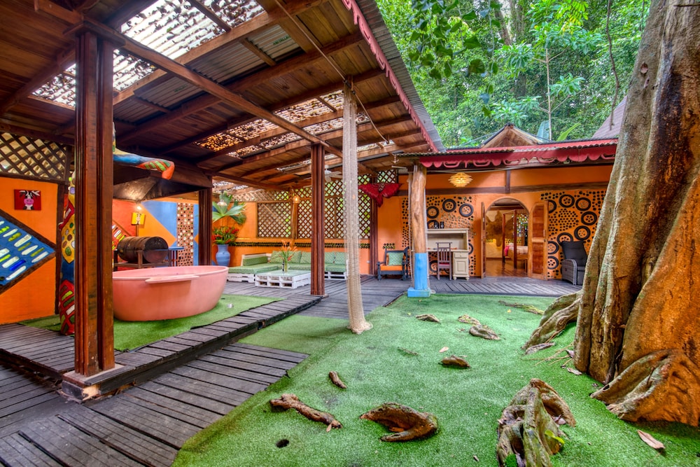 Tree House Beachfront Lodge