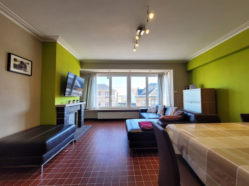 Apartment Near the Beach in Vibrant Area