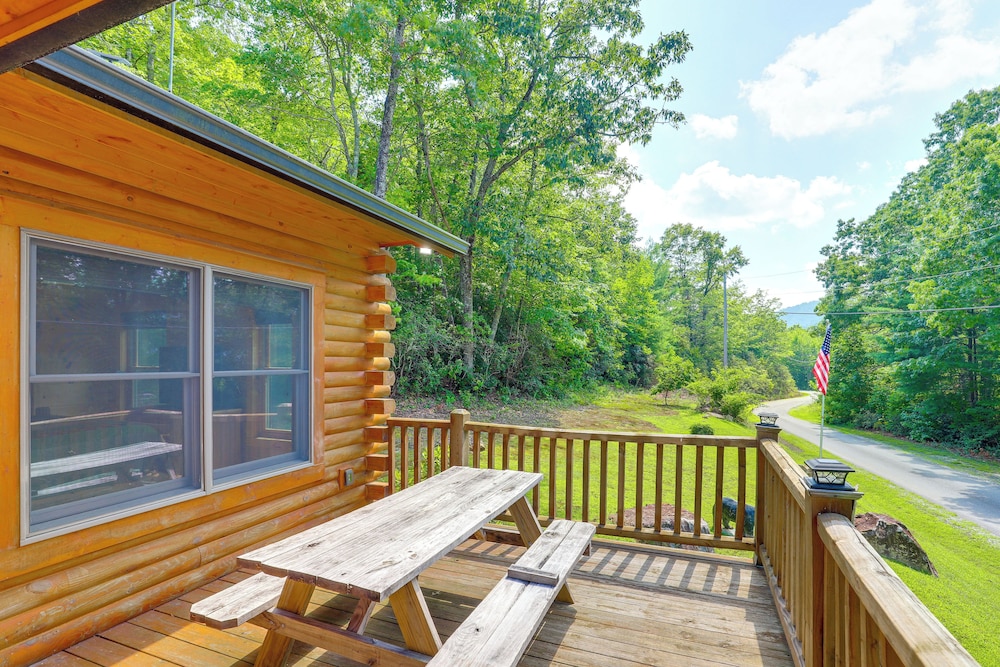 Explore Linville Falls: Cabin w/ Game Room + Deck!