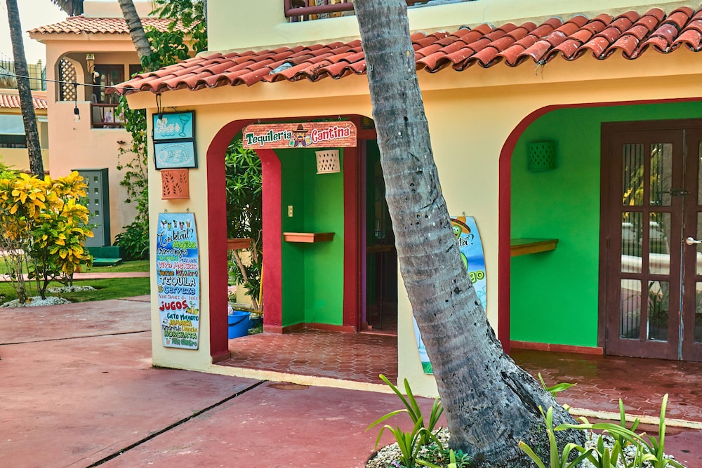 Los Corales Beach Village