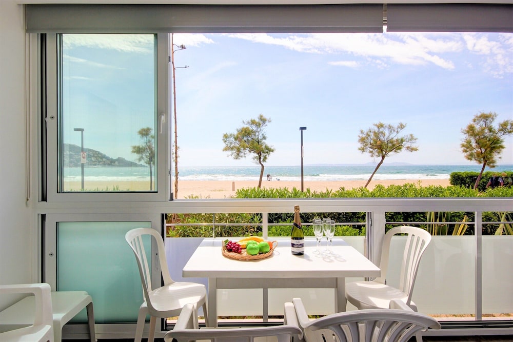 Apartment in Roses by Sta Margarita Beach