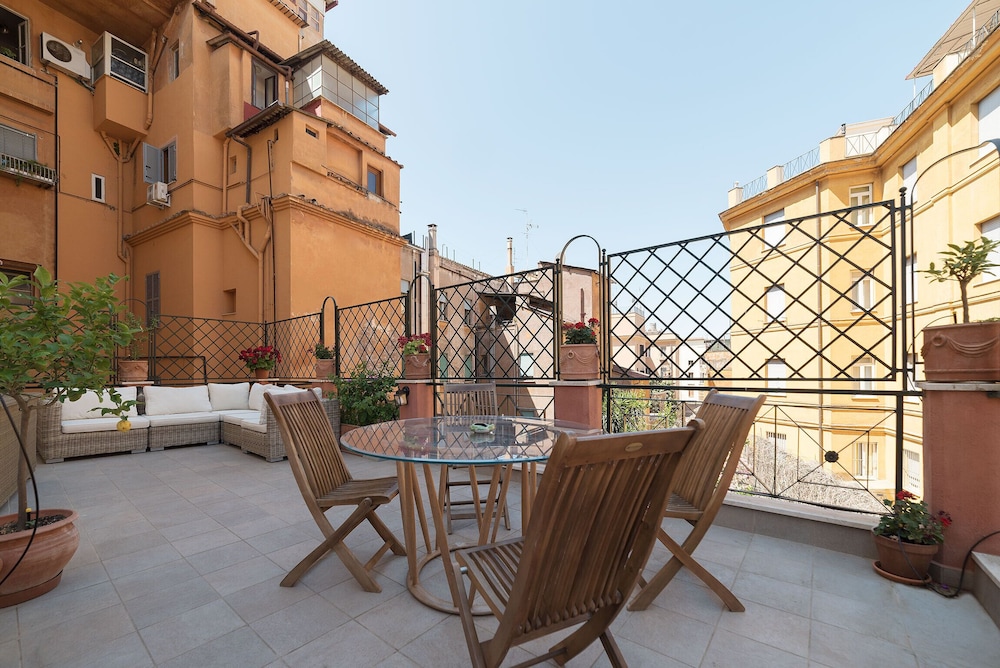 Santa Prassede Rooftop Terrace Studio