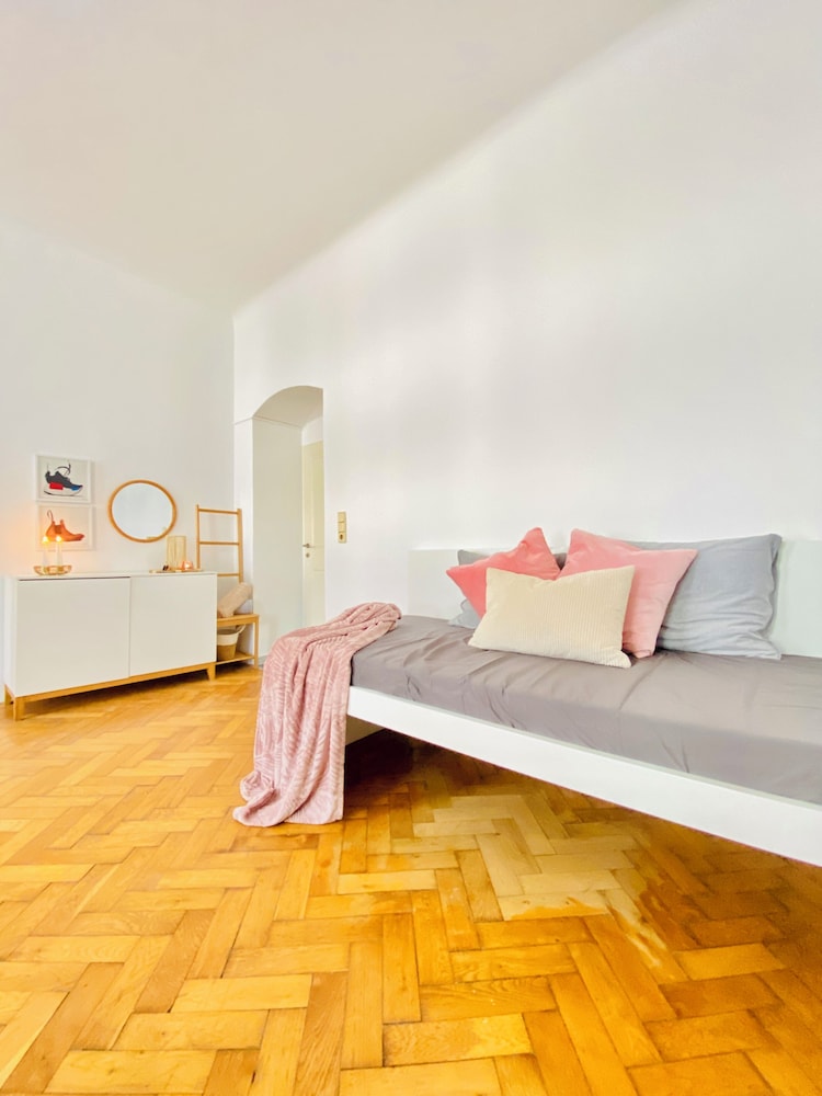 Cozy 2BR Apartment Near Westbahnhof