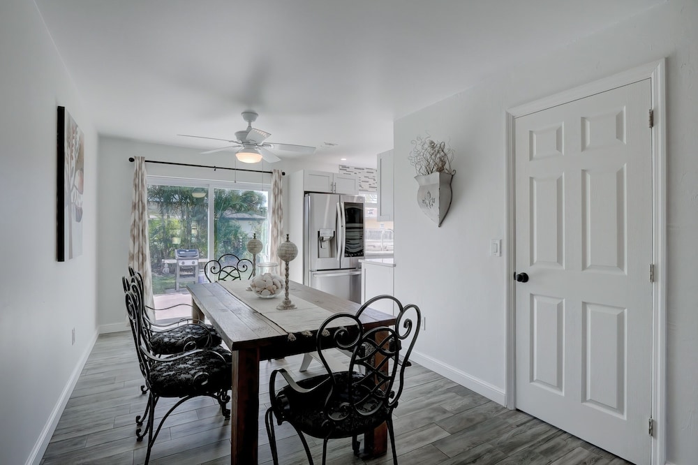 Luxury Pool Dog Friendly Central To Naples And Marco Island By Sky Run Naples 3 Bedroom Home