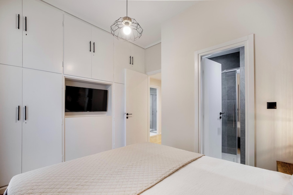 Acropolis Residence by A&A Residences