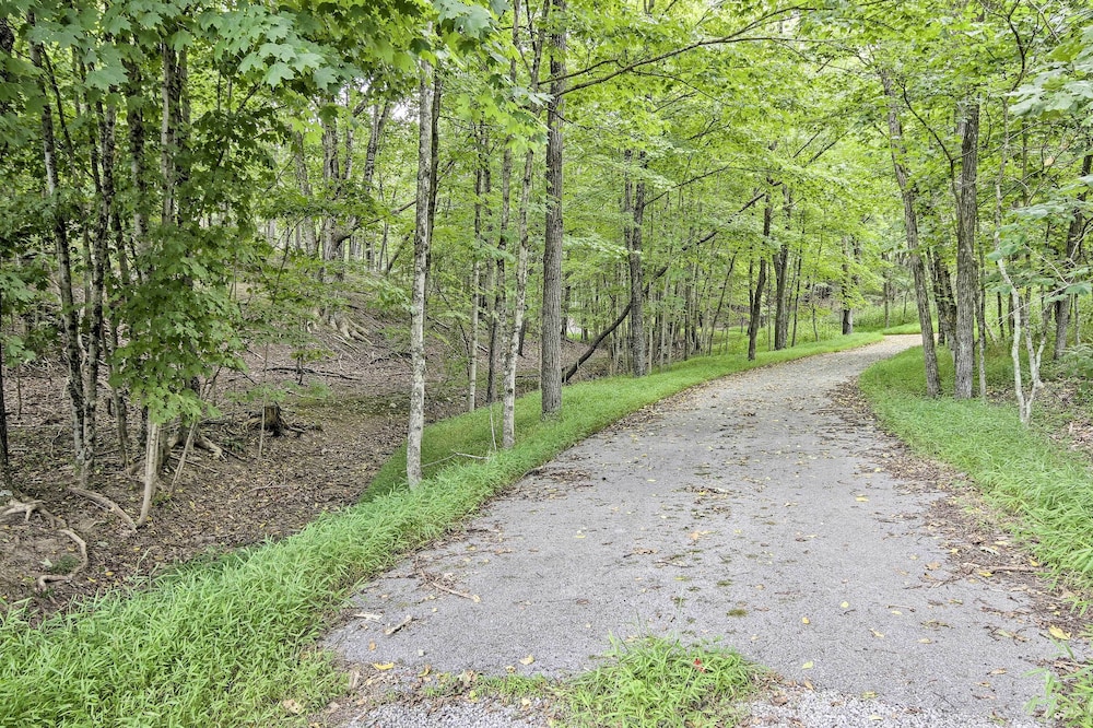 Creekside Berkeley Springs Cabin on 35 Acres! - Property Image 1