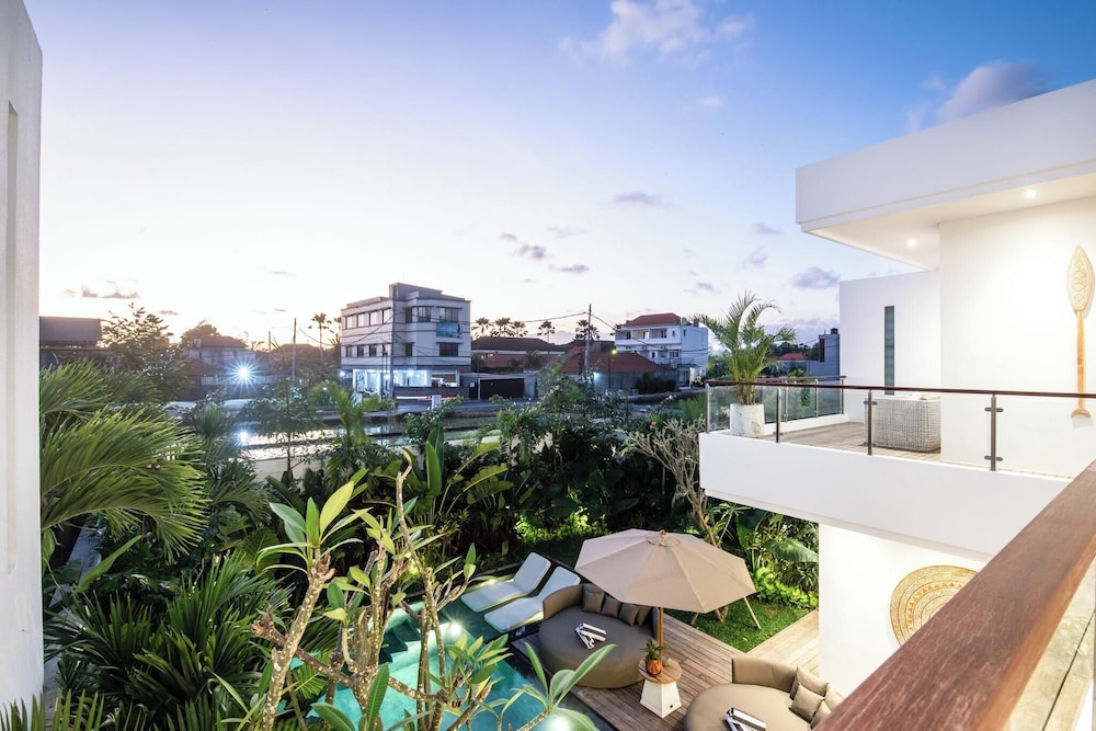 Brand New 4br Villa 400 to Finns Canggu