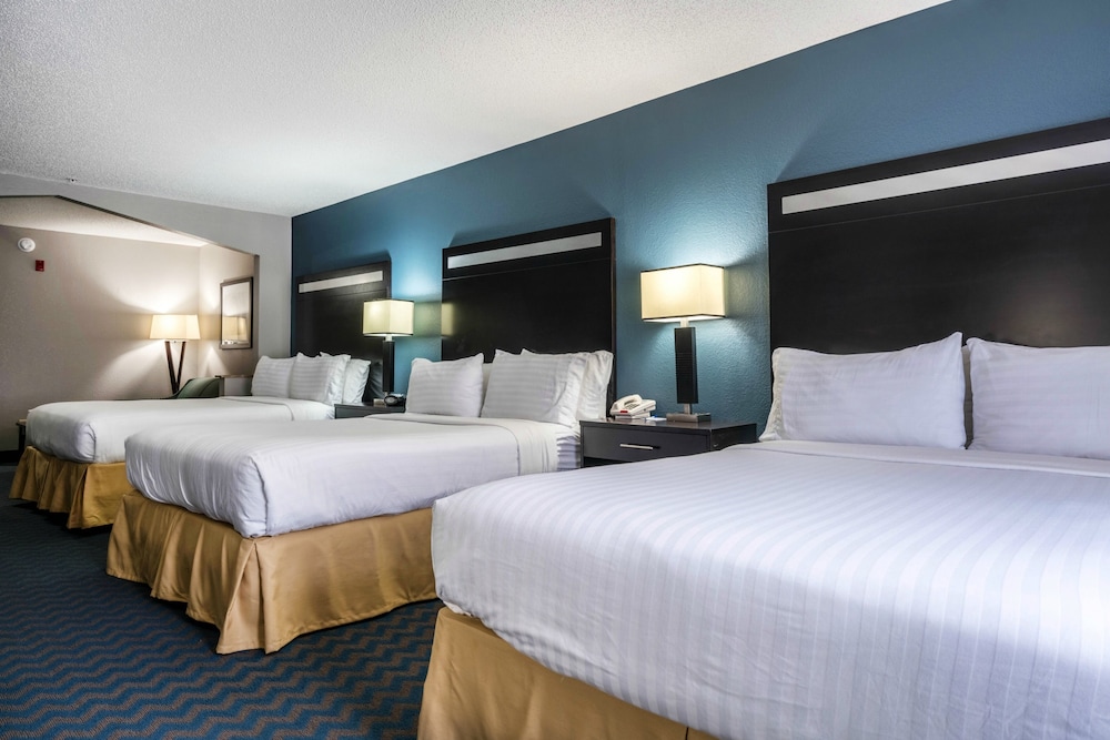 Roanoke Rapids Vacations - Holiday Inn Express  Suites Roanoke Rapids SE, an IHG Hotel - Property Image 35