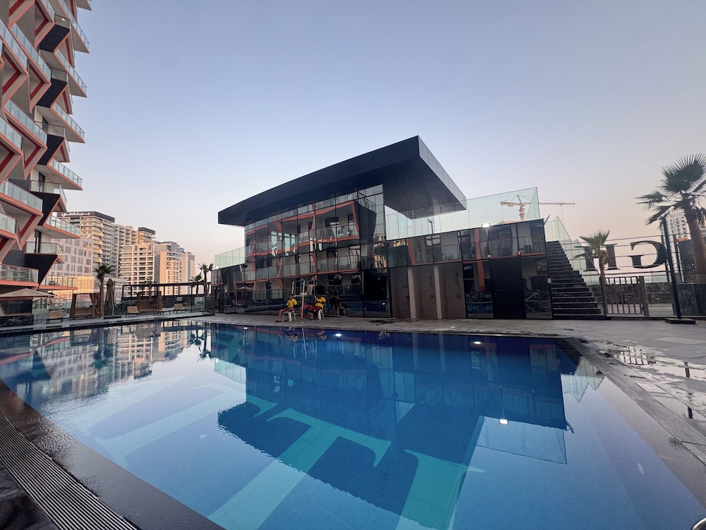 Grapeful Stay – Luxury Hostel Binghatti Avenue Tower Al Jaddaf