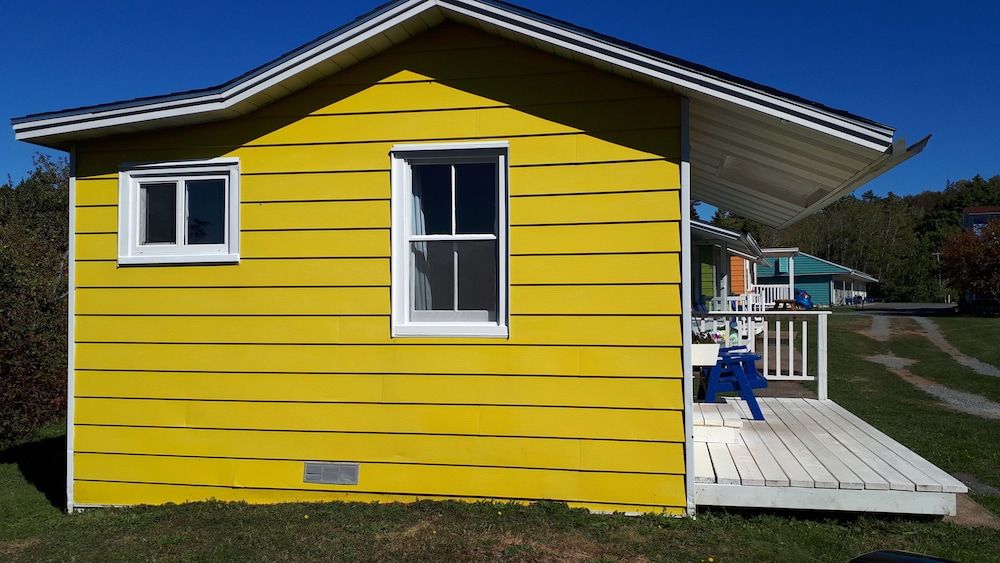 Atlantic View Motel and Cottages