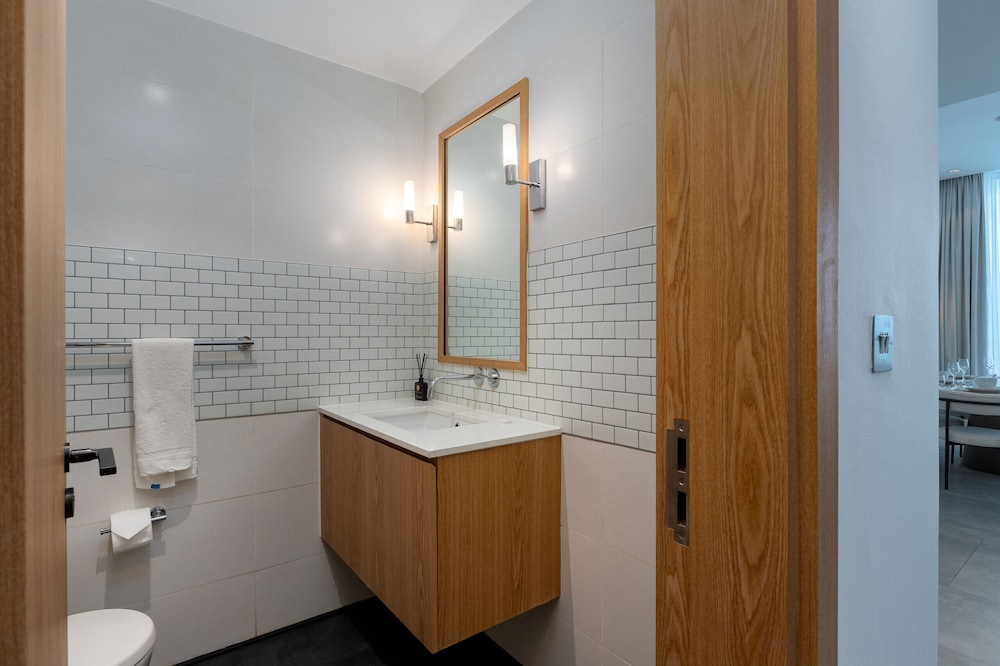 Refined 3BR Apt w Beach Access at The Palm