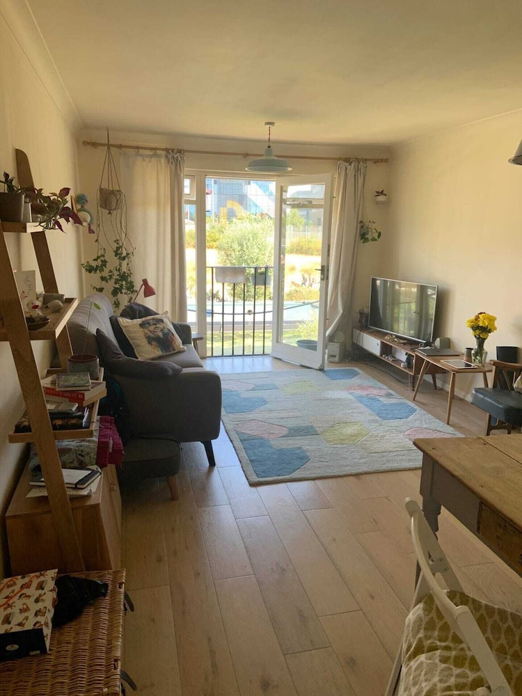 Tranquil 1 Bedroom Apartment With River View