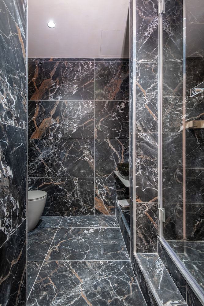 Colonna Collection