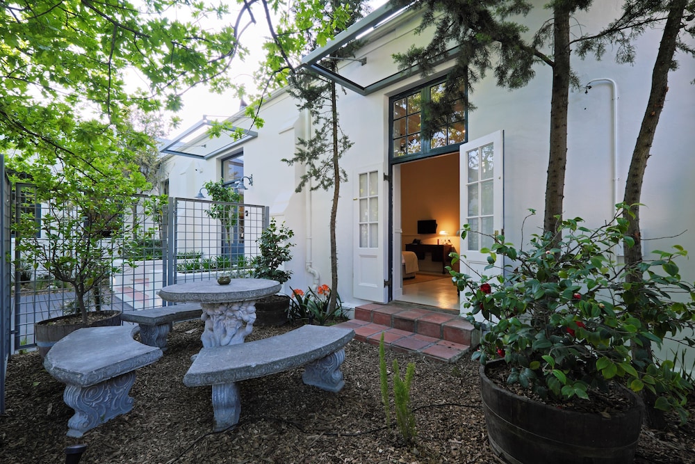 Chapter House Boutique Hotel 3