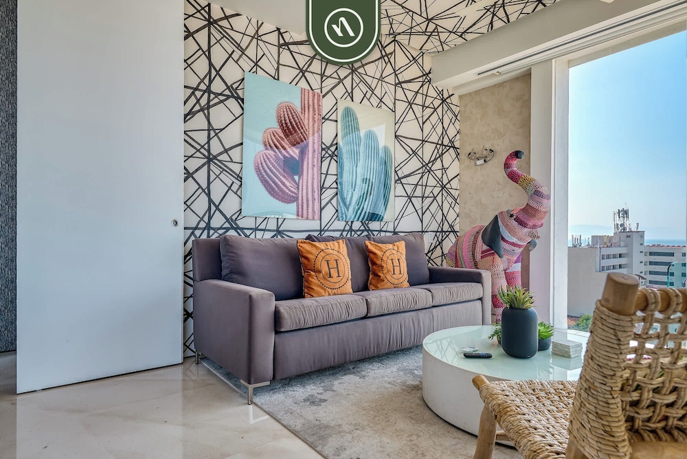 Luxury Corner Unit With Breataking Ocean Views