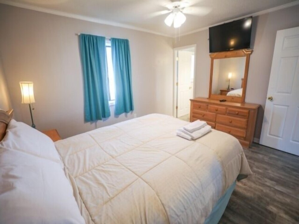 Carolina Ease - The Perfect Condo For An Easy Beach Getaway - Large Deck And Just Steps To The Beach! 3 Bedroom Apts by Redawning view 4