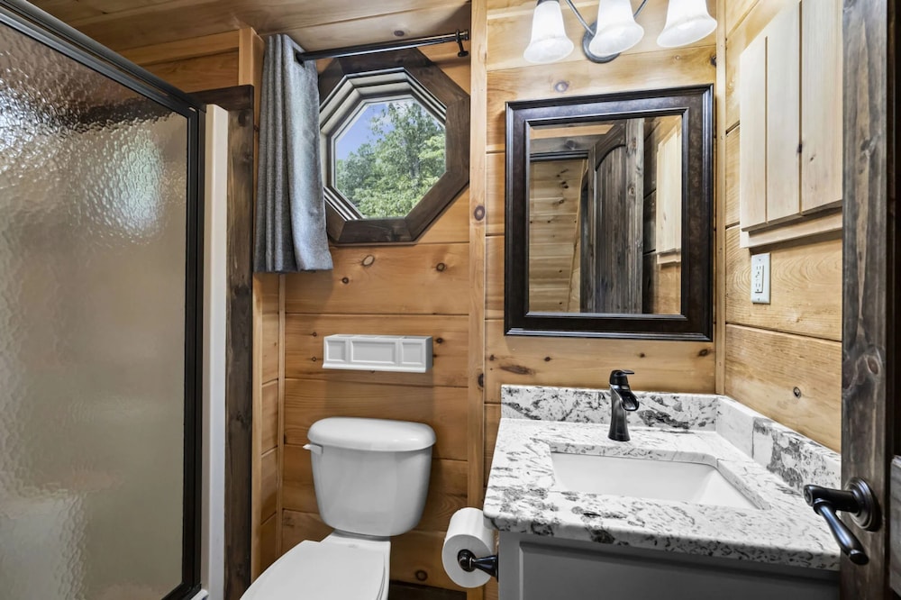Bankhead Lodge by Avantstay Waterfront Log Cabin