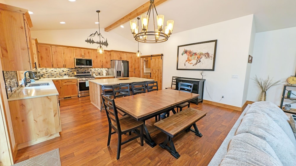 56593 Celestial Dr 4 Bedroom Home